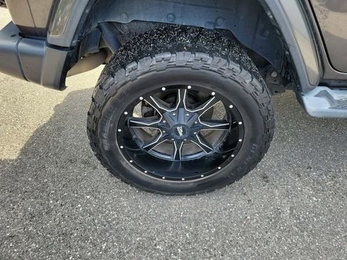 Used 2018 Jeep Wrangler Unlimited Sahara image 6