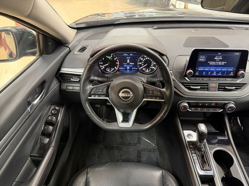 Used 2025 Nissan Altima 2.5 SR FWD image 34