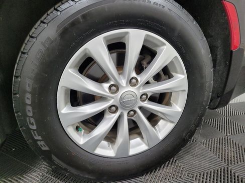 Used 2019 Chrysler Pacifica Touring-L FWD image 31