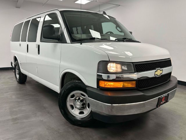 Used 2018 Chevrolet Express 2500 LT w/ LT Preferred Equipment Group RWD image 5
