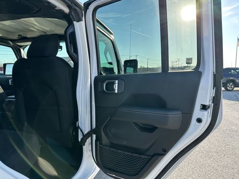 Used 2023 Jeep Gladiator Overland image 14