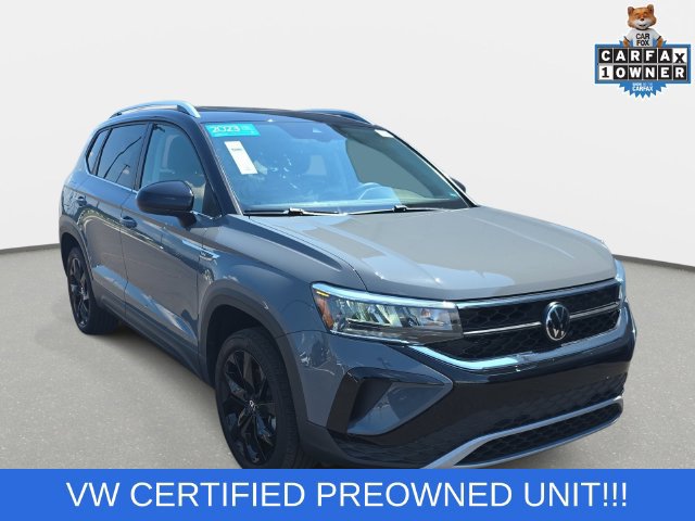 Used 2023 Volkswagen Taos SE w/ Panoramic Sunroof Package FWD image 3