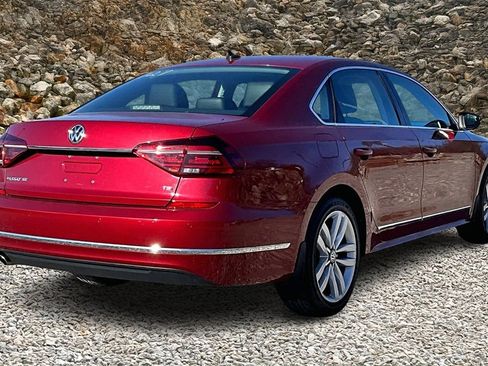 Used 2017 Volkswagen Passat 1.8T SE image 2