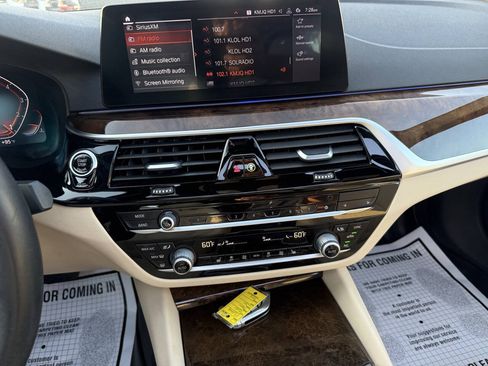 Used 2020 BMW 530i w/ Convenience Package RWD image 28
