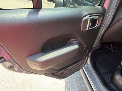 Used 2025 Jeep Wrangler Willys AWD/4WD image 22