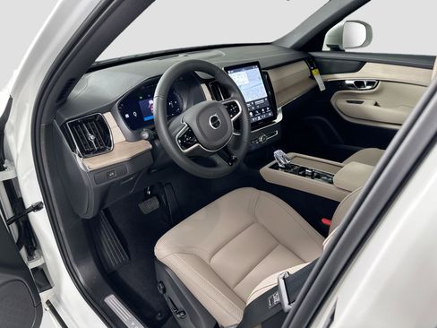 New 2026 Volvo XC90 B5 Plus AWD/4WD image 9