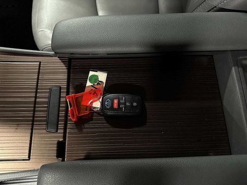 Used 2022 Toyota Sienna LE FWD image 32