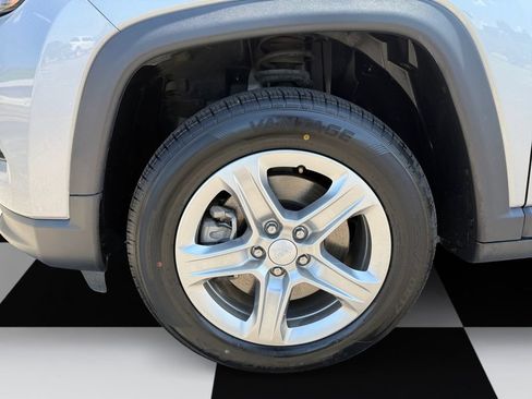 Used 2024 Jeep Compass Latitude w/ Altitude Special Edition AWD/4WD image 14