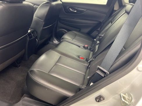 Used 2019 Nissan Rogue SL image 11