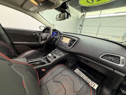 Used 2016 Chrysler 200 Limited image 24