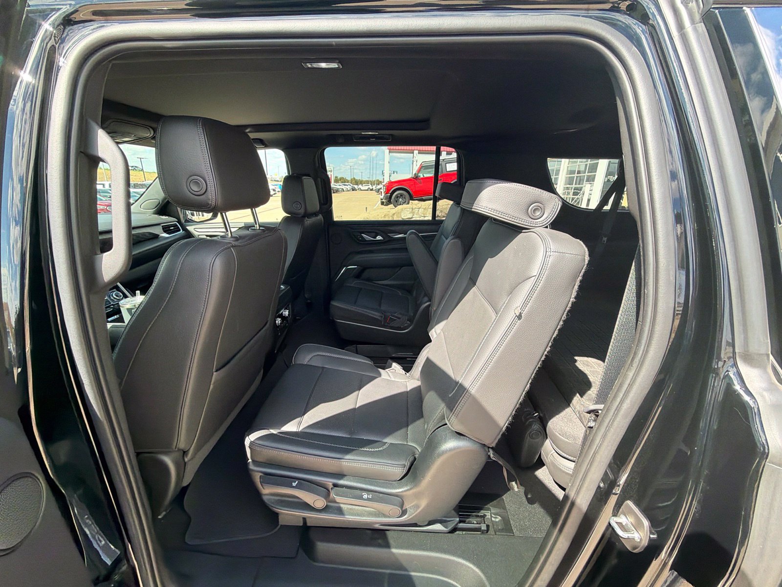 Used 2022 GMC Yukon XL Denali AWD/4WD image 12