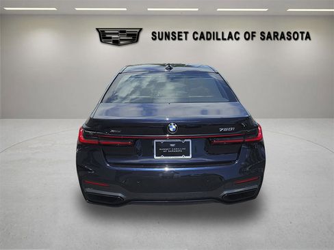 Used 2022 BMW 750i xDrive w/ Luxury Rear Seating Package AWD/4WD image 5
