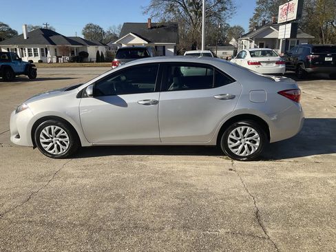 Used 2018 Toyota Corolla LE image 6