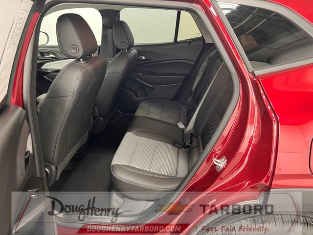 Used 2025 Chevrolet Trax LT w/ LT Convenience Package FWD image 32