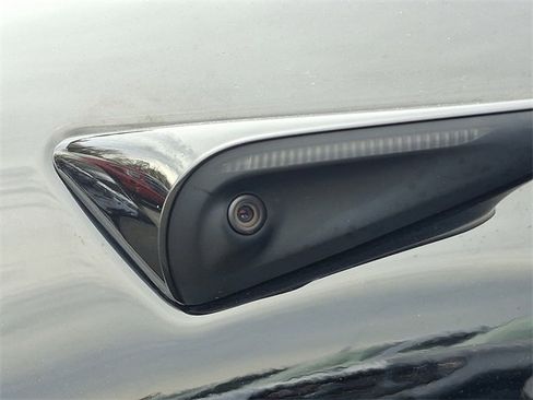 Used 2022 Tesla Model S Plaid image 26