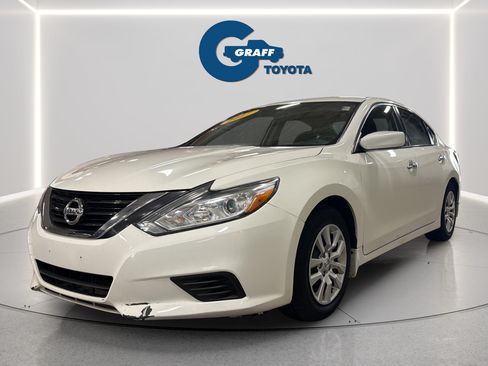 Used 2017 Nissan Altima 2.5 S w/ Power Driver Seat Package FWD image 1