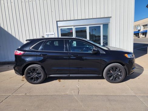Used 2022 Ford Edge SE w/ Black Appearance Package image 5