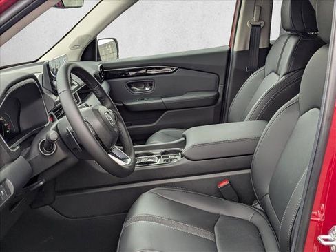 New 2025 Honda Pilot Touring image 4
