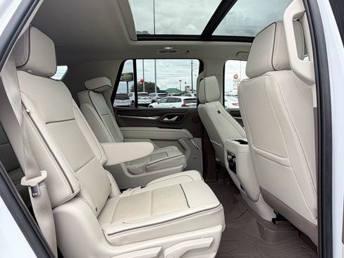 Used 2022 GMC Yukon Denali w/ Denali Premium Package image 20