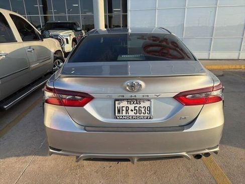 Used 2021 Toyota Camry SE FWD image 7