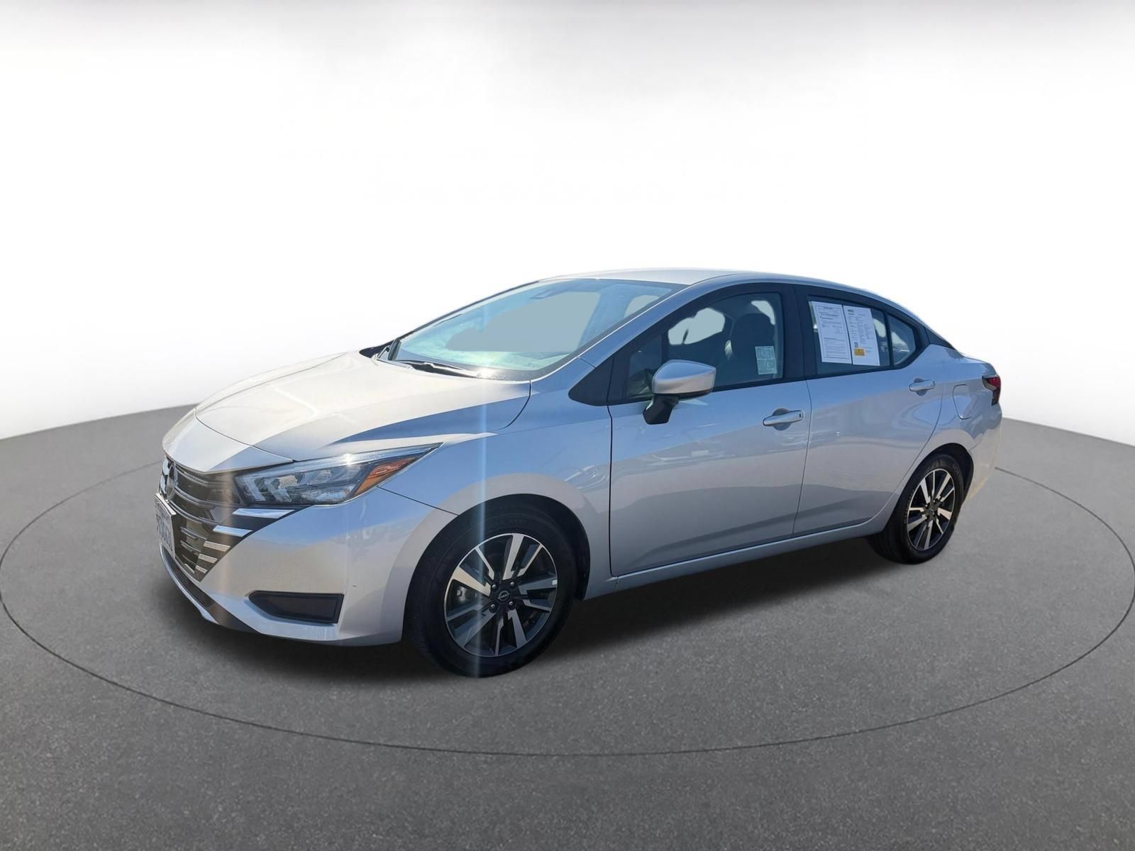 Used 2025 Nissan Versa SV FWD image 4