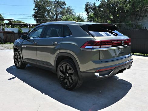 Used 2025 Volkswagen Atlas Cross Sport SE AWD/4WD image 3