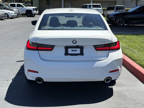 Used 2025 BMW 330i Sedan w/ Premium Package RWD image 17