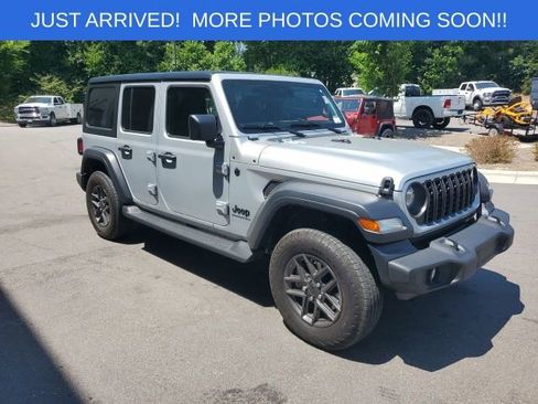Used 2024 Jeep Wrangler Unlimited Sport AWD/4WD image 9