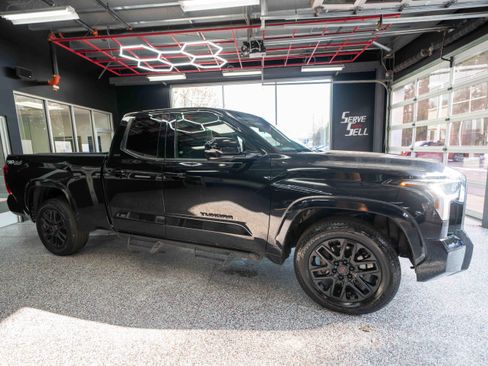 Used 2022 Toyota Tundra SR5 w/ TRD Sport Package image 5