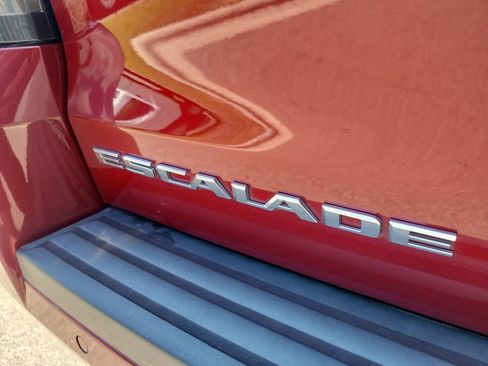 Used 2019 Cadillac Escalade Platinum AWD/4WD image 18