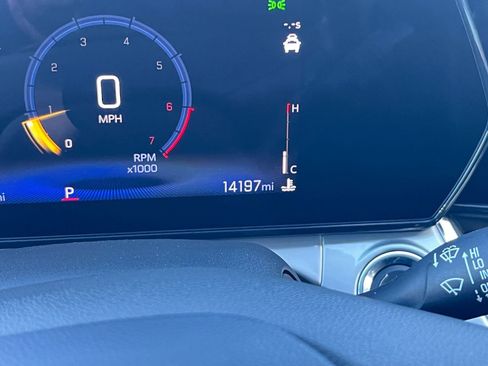 Used 2025 Chevrolet Trax LT image 38