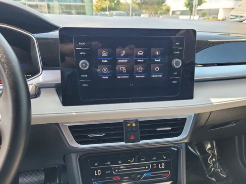 Certified 2025 Volkswagen Taos SE AWD/4WD image 28