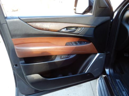 Used 2016 Cadillac Escalade Luxury image 26