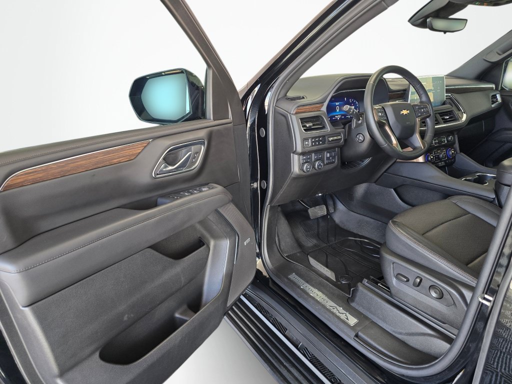 Used 2024 Chevrolet Tahoe High Country AWD/4WD image 32