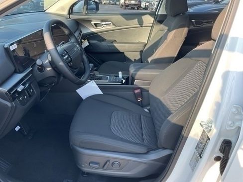 New 2026 Kia Sportage LX w/ LX Convenience Package image 3