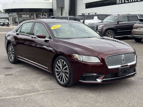Used 2017 Lincoln Continental Select w/ Climate Package AWD/4WD image 2