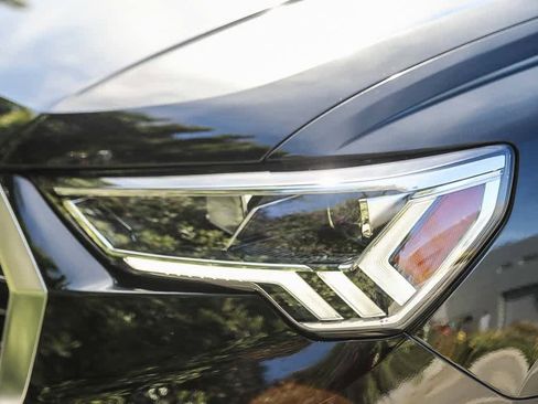 Used 2024 Audi Q3 2.0T Premium w/ Convenience Package image 7