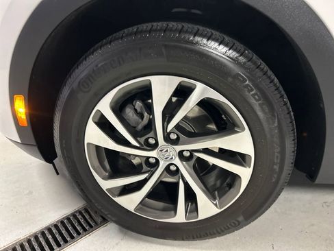 Used 2023 Buick Envision Essence image 9