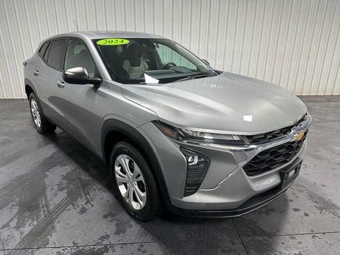 Used 2024 Chevrolet Trax LS w/ Driver Confidence Package image 2