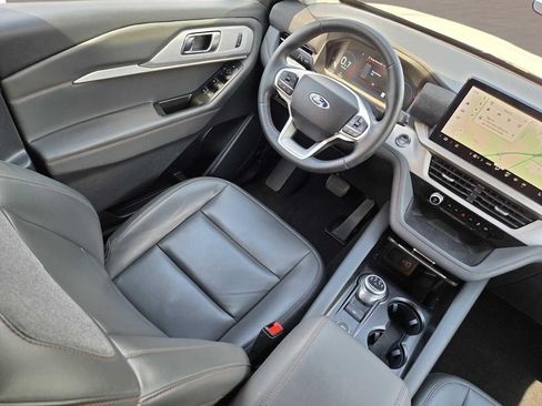 Used 2025 Ford Explorer Active w/ Active Comfort Package AWD/4WD image 17