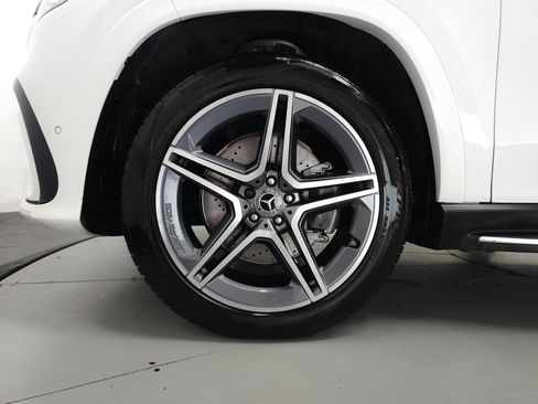 Used 2025 Mercedes-Benz GLS 450 4MATIC w/ AMG Line Exterior image 38