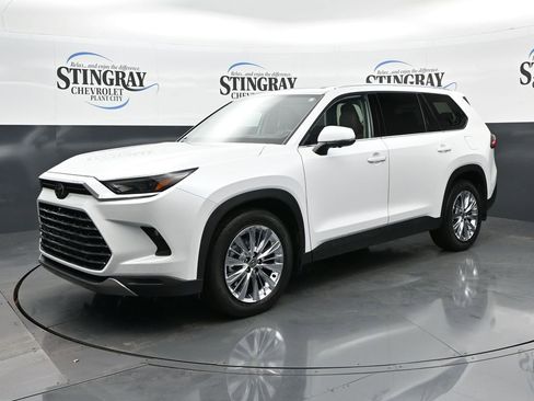 Used 2025 Toyota Grand Highlander AWD image 3