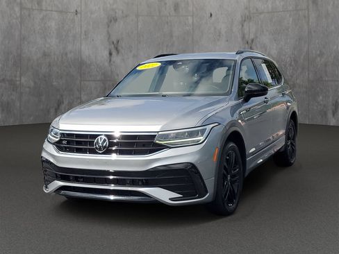 Used 2022 Volkswagen Tiguan SE R-Line AWD/4WD image 3