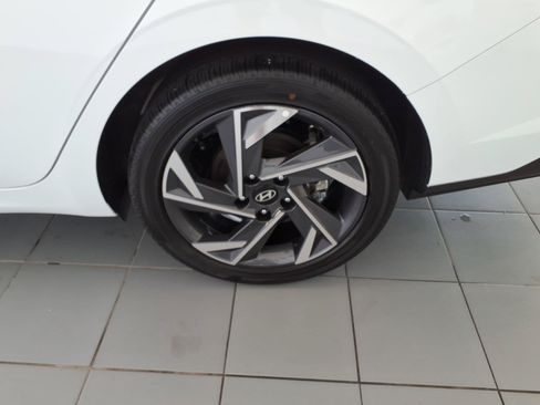Certified 2025 Hyundai Elantra SEL FWD image 15