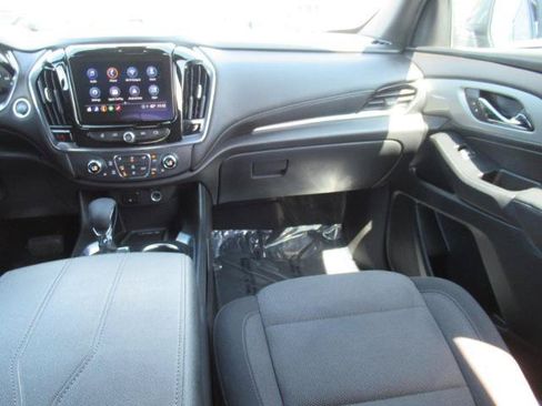 Used 2022 Chevrolet Traverse LT FWD image 14