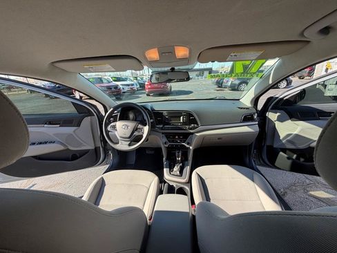 Used 2017 Hyundai Elantra SE FWD image 17