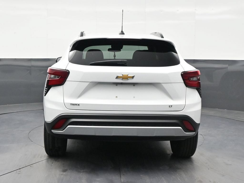 Used 2024 Chevrolet Trax LT w/ Driver Confidence Package FWD image 4