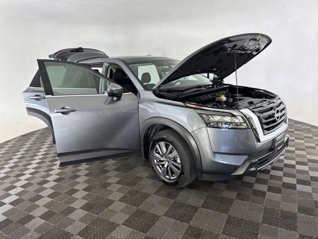 Certified 2025 Nissan Pathfinder SV w/ Cargo Package AWD/4WD image 12