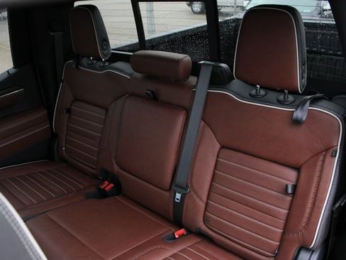 Used 2025 GMC Sierra 1500 Denali Ultimate image 32