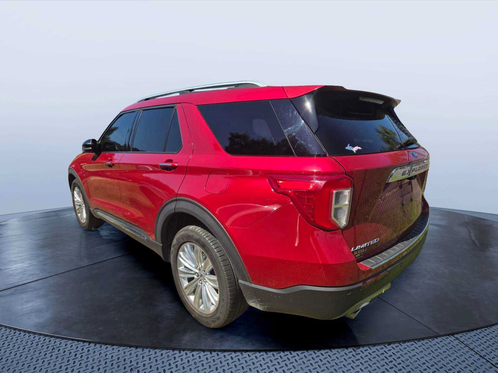 Used 2021 Ford Explorer Limited w/ Equipment Group 301A AWD/4WD image 3